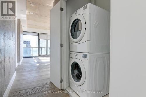 3604 - 224 King Street W, Toronto (Waterfront Communities), ON - Indoor Photo Showing Laundry Room