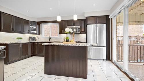 21 Haskins Court, Hamilton, ON - Indoor Photo Showing Kitchen With Upgraded Kitchen