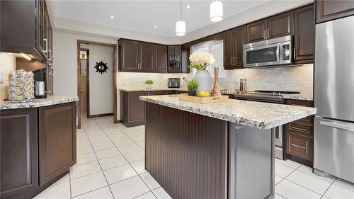 21 Haskins Court, Hamilton, ON - Indoor Photo Showing Kitchen With Upgraded Kitchen