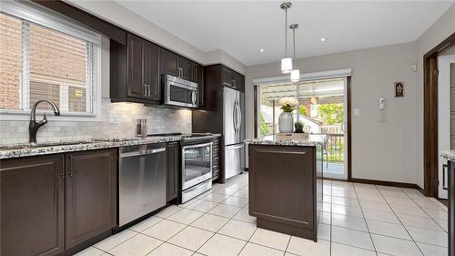 21 Haskins Court, Hamilton, ON - Indoor Photo Showing Kitchen With Upgraded Kitchen