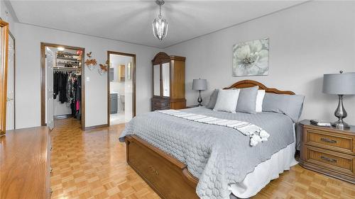 21 Haskins Court, Hamilton, ON - Indoor Photo Showing Bedroom