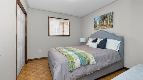 21 Haskins Court, Hamilton, ON - Indoor Photo Showing Bedroom