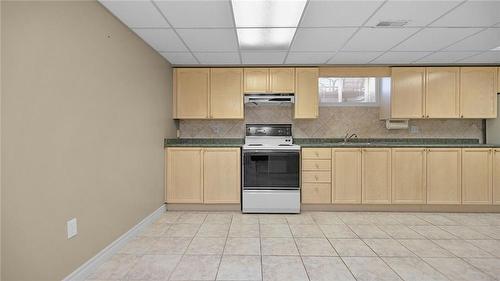 21 Haskins Court, Hamilton, ON - Indoor Photo Showing Kitchen