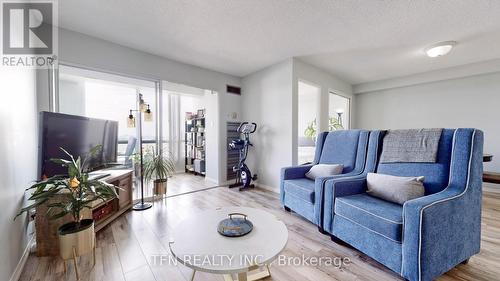 2015 - 115 Hillcrest Avenue, Mississauga (Cooksville), ON - Indoor Photo Showing Living Room