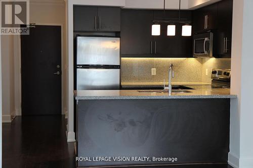 611 - 676 Sheppard Avenue E, Toronto (Bayview Village), ON - Indoor Photo Showing Kitchen