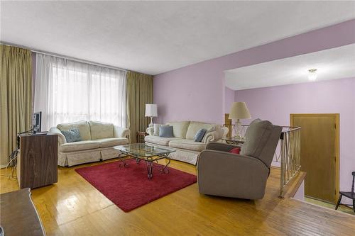 79 Hanover Place, Hamilton, ON - Indoor Photo Showing Living Room