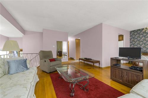 79 Hanover Place, Hamilton, ON - Indoor Photo Showing Living Room