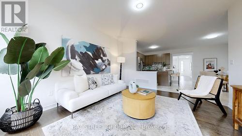 202 Paradelle Drive, Richmond Hill (Oak Ridges Lake Wilcox), ON - Indoor Photo Showing Living Room