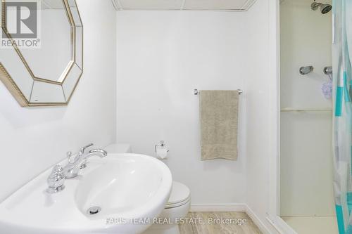 6582 Yonge Street, Innisfil, ON - Indoor Photo Showing Bathroom