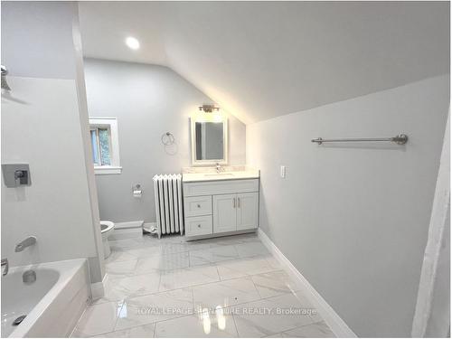 Unit 7-122 Hellems Ave, Welland, ON - Indoor Photo Showing Bathroom