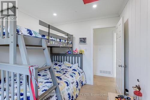 71 Nicholson Crescent, Springwater (Minesing), ON - Indoor Photo Showing Bedroom