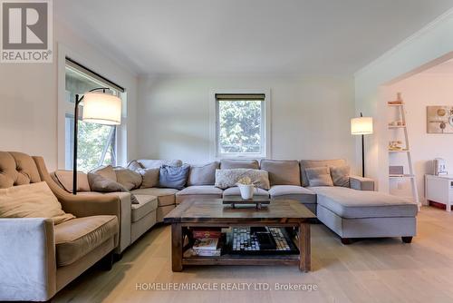 71 Nicholson Crescent, Springwater (Minesing), ON - Indoor Photo Showing Living Room