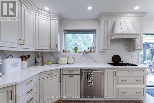 71 Nicholson Crescent, Springwater (Minesing), ON - Indoor Photo Showing Kitchen