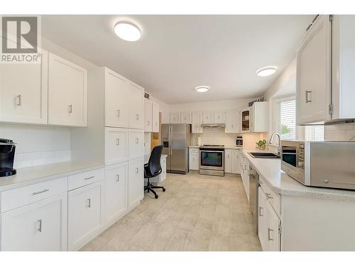 878 Roma Court, Kelowna, BC - Indoor Photo Showing Kitchen