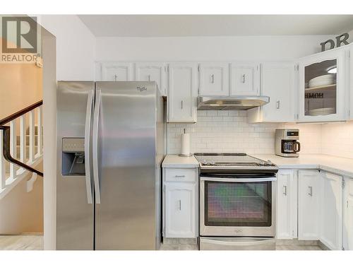 878 Roma Court, Kelowna, BC - Indoor Photo Showing Kitchen With Upgraded Kitchen