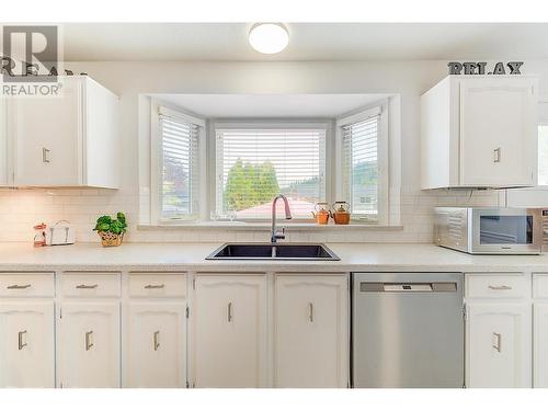 878 Roma Court, Kelowna, BC - Indoor Photo Showing Kitchen With Double Sink