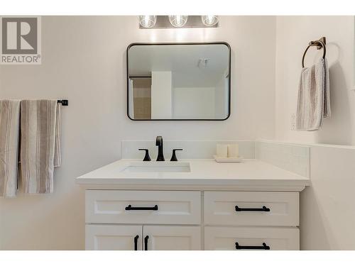 878 Roma Court, Kelowna, BC - Indoor Photo Showing Bathroom