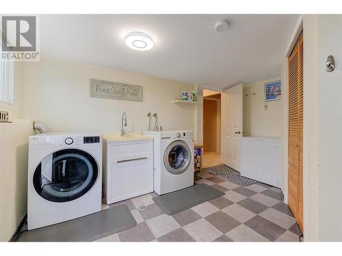 878 Roma Court, Kelowna, BC - Indoor Photo Showing Laundry Room