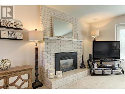 878 Roma Court, Kelowna, BC - Indoor Photo Showing Living Room With Fireplace