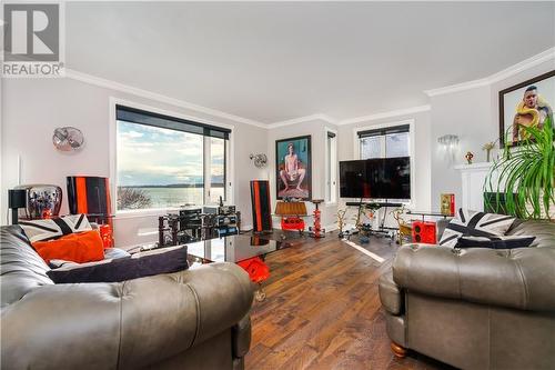 18734 County 2 Road, Cornwall, ON - Indoor Photo Showing Living Room