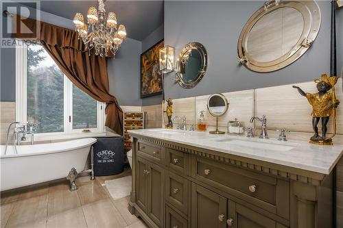 18734 County 2 Road, Cornwall, ON - Indoor Photo Showing Bathroom