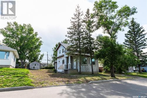 631 Saskatchewan Avenue, Kerrobert, SK - Outdoor