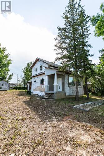 631 Saskatchewan Avenue, Kerrobert, SK - Outdoor With Deck Patio Veranda