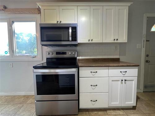 75 12Th Street Sw, Portage La Prairie, MB - Indoor Photo Showing Kitchen