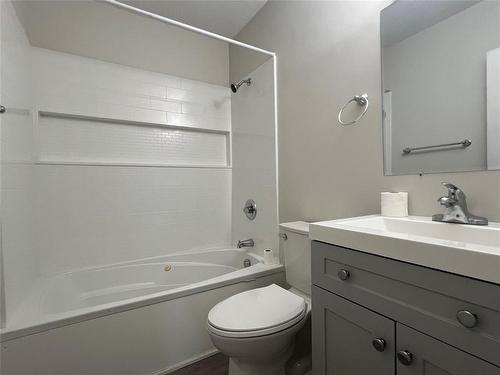 75 12Th Street Sw, Portage La Prairie, MB - Indoor Photo Showing Bathroom