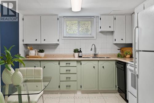 1101 King Street, Whitby (Downtown Whitby), ON - Indoor Photo Showing Kitchen