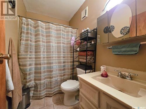 110 2Nd Avenue, Young, SK - Indoor Photo Showing Bathroom