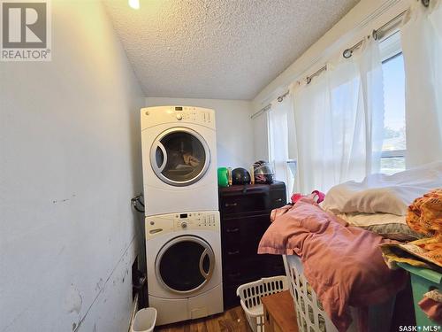 110 2Nd Avenue, Young, SK - Indoor Photo Showing Laundry Room