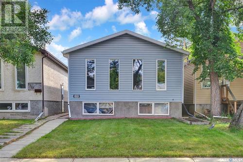 1329 Queen Street, Regina, SK - Outdoor