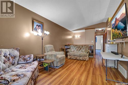 1329 Queen Street, Regina, SK - Indoor Photo Showing Living Room