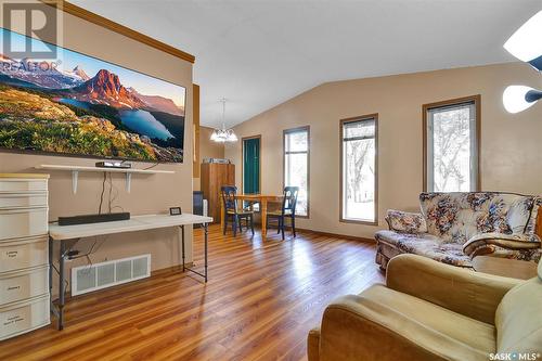 1329 Queen Street, Regina, SK - Indoor Photo Showing Living Room