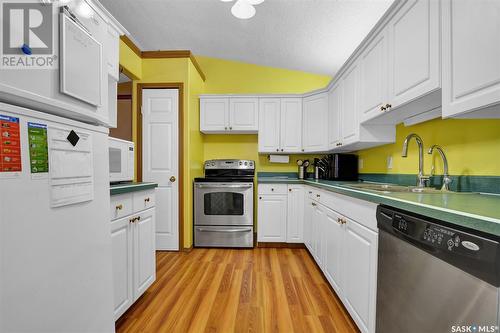 1329 Queen Street, Regina, SK - Indoor Photo Showing Kitchen