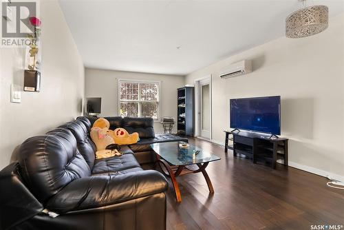 119 1610 Dakota Drive, Regina, SK - Indoor Photo Showing Living Room