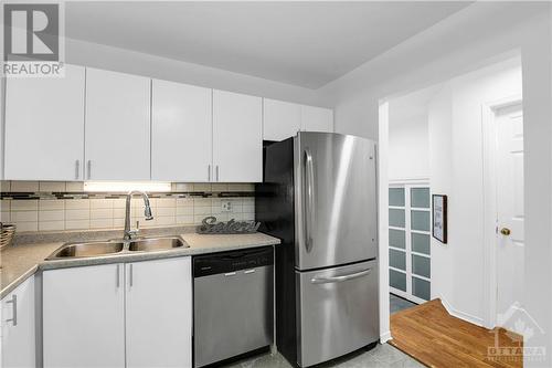 1551 Briarfield Crescent, Ottawa, ON - Indoor Photo Showing Kitchen With Double Sink