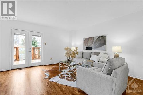 1551 Briarfield Crescent, Ottawa, ON - Indoor Photo Showing Living Room