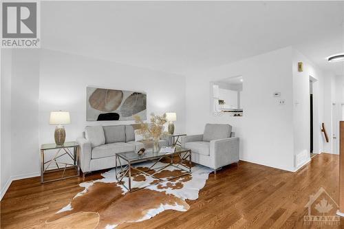 1551 Briarfield Crescent, Ottawa, ON - Indoor Photo Showing Living Room