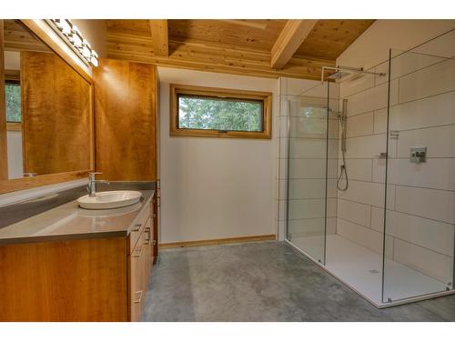 3439 Cazakoff Road, Nelson, BC - Indoor Photo Showing Bathroom