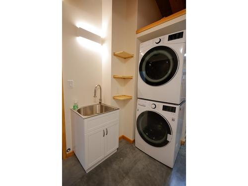 3439 Cazakoff Road, Nelson, BC - Indoor Photo Showing Laundry Room