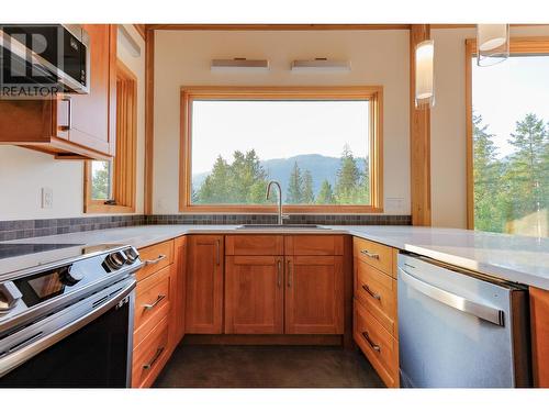 3439 Cazakoff  Road, Nelson, BC - Indoor Photo Showing Kitchen