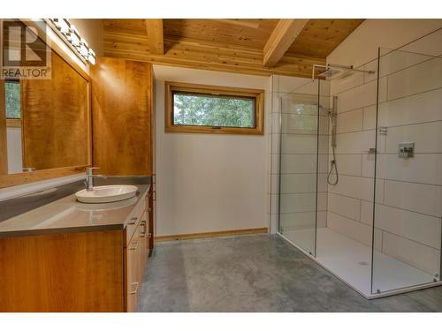 3439 Cazakoff  Road, Nelson, BC - Indoor Photo Showing Bathroom