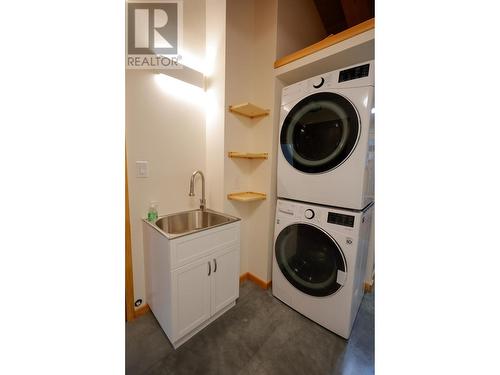 3439 Cazakoff  Road, Nelson, BC - Indoor Photo Showing Laundry Room