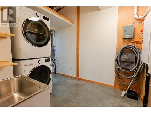 3439 Cazakoff  Road, Nelson, BC - Indoor Photo Showing Laundry Room