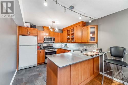 8 Beckington Private, Ottawa, ON - Indoor Photo Showing Kitchen