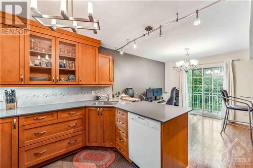 8 Beckington Private, Ottawa, ON - Indoor Photo Showing Kitchen