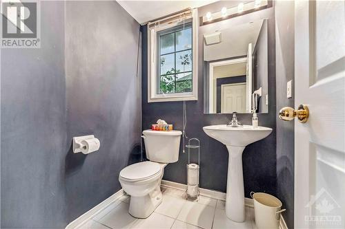 8 Beckington Private, Ottawa, ON - Indoor Photo Showing Bathroom