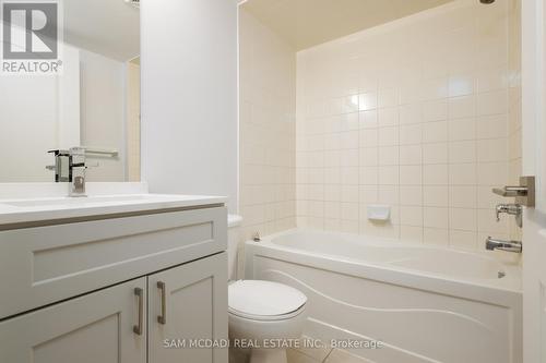 102 - 4 Dayspring Circle, Brampton (Goreway Drive Corridor), ON - Indoor Photo Showing Bathroom